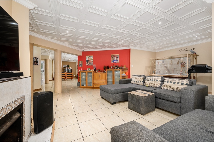 5 Bedroom Property for Sale in Summerstrand Eastern Cape
